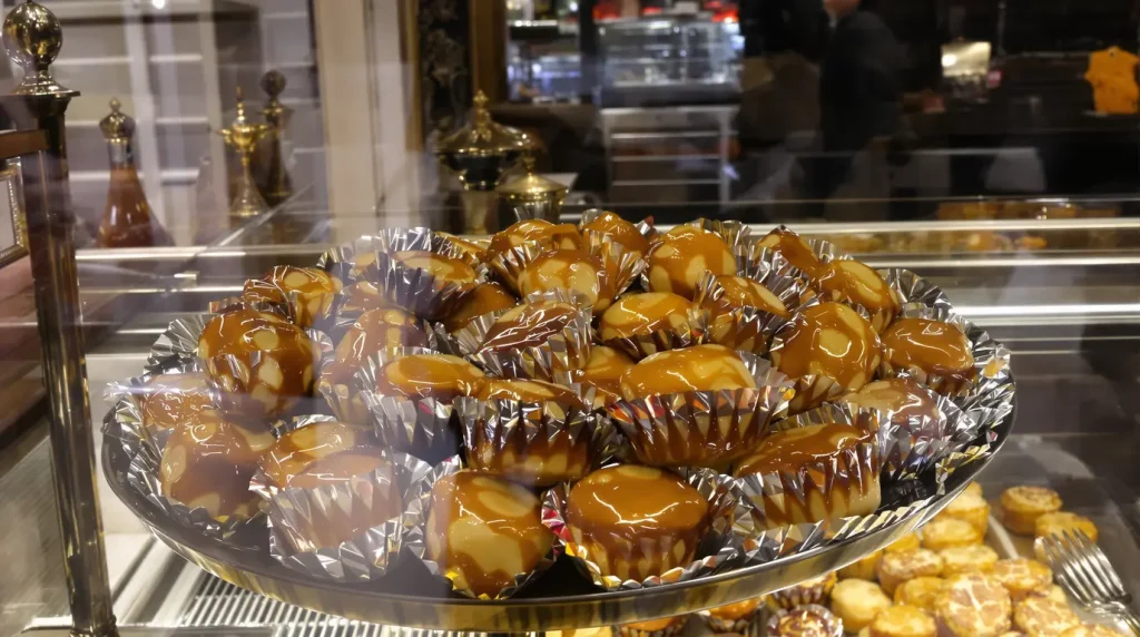 Paris. Il a imaginé l'un des desserts les plus emblématiques de France, vendu depuis 300 ans dans sa boutique